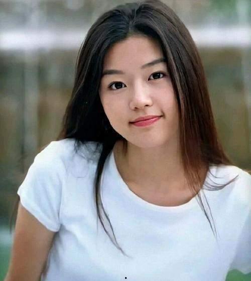 娱乐吃瓜酱04年女生,娱乐吃瓜酱的青春岁月